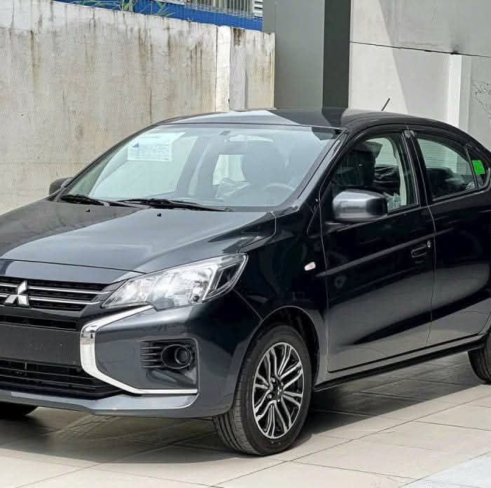 Xe dịch vụ thực tế màu đen đang phục vụ tuyến Đồng Xoài, Đồng Nai